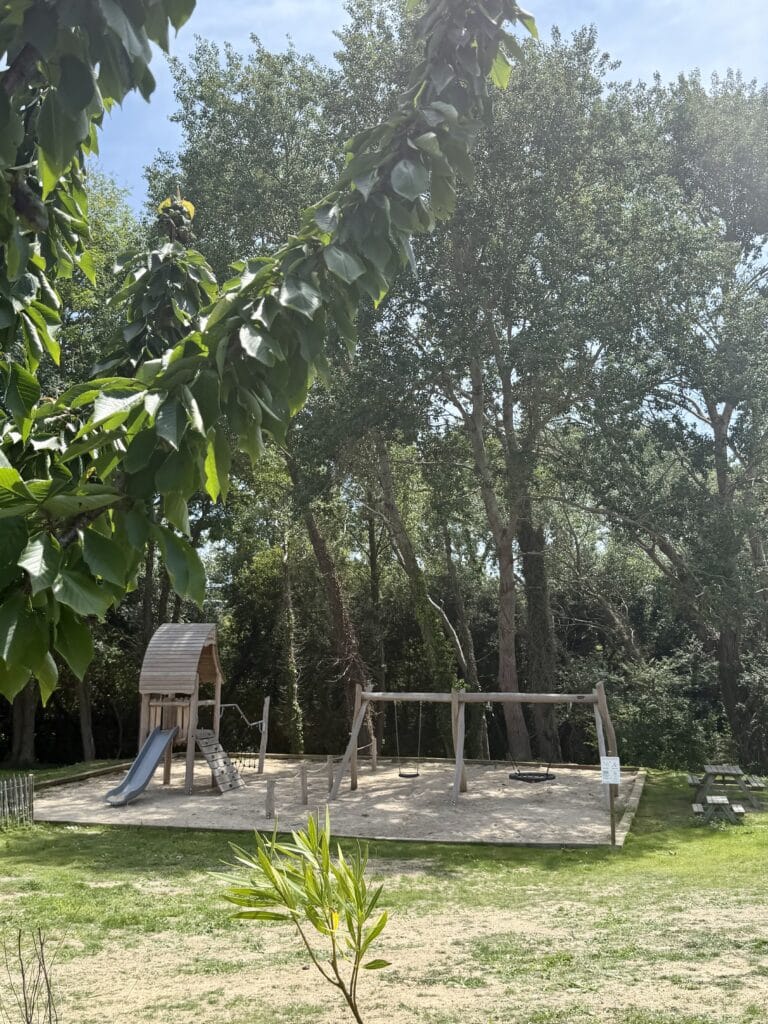 grande aire de jeux pour enfants
